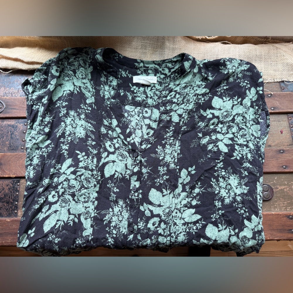 Treasure & Bond Black Blouse with Mint Green Floral Print Size M
